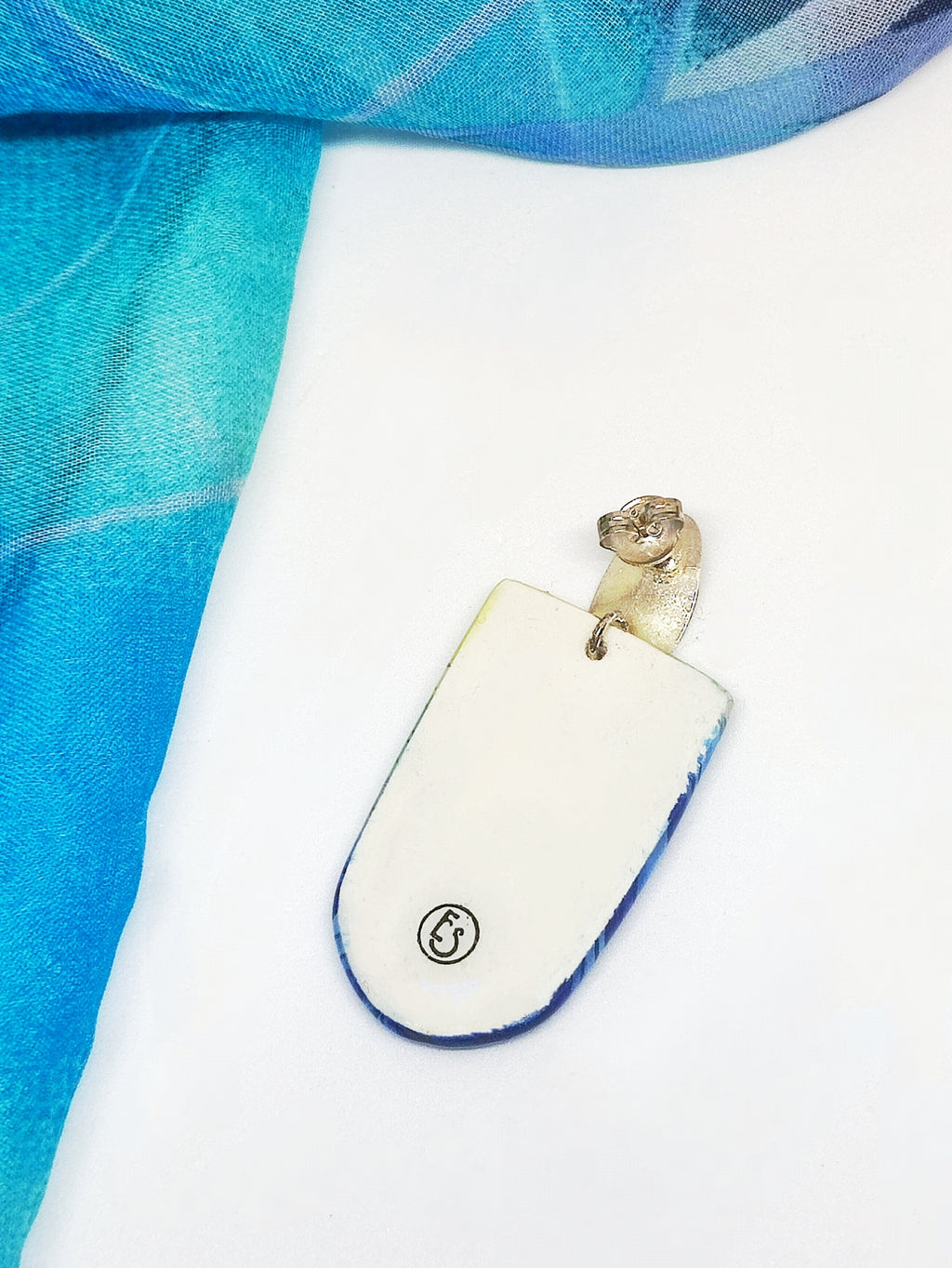 Boucles Cyan (moyen format)