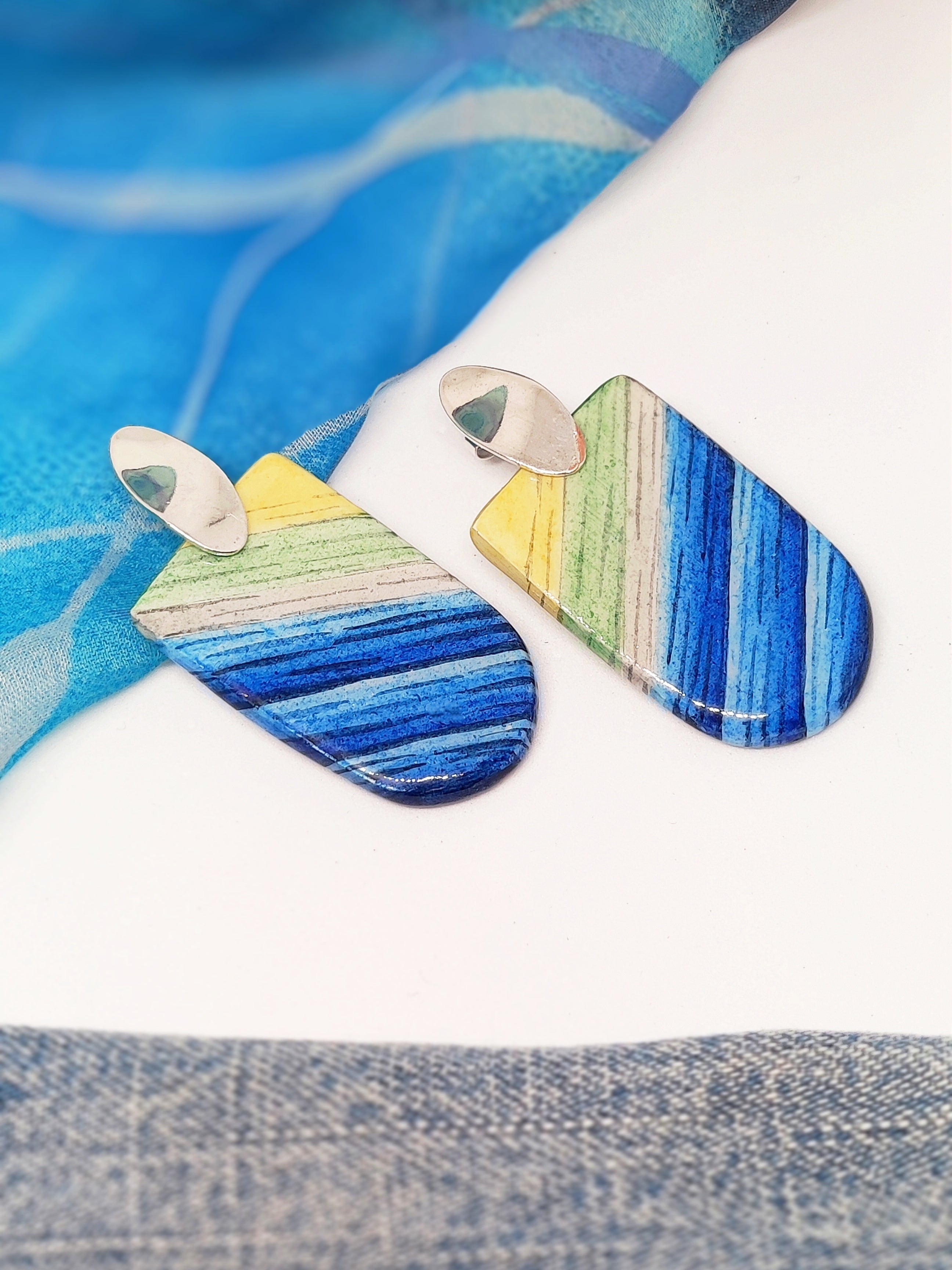 Boucles Cyan (moyen format)